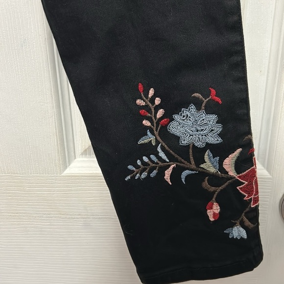 EARL skinny ankle embroidered jeans. Size 6 - Picture 8 of 11